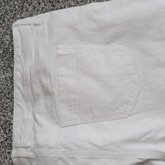 Gloria Vanderbilt White Capris !!! - Picture 7 of 10